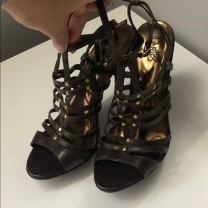 Strapping Brown Sandals with brass details